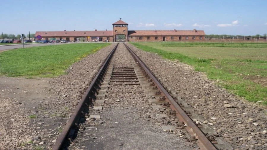 The Crumbling Holocaust: an Israeli Perspective