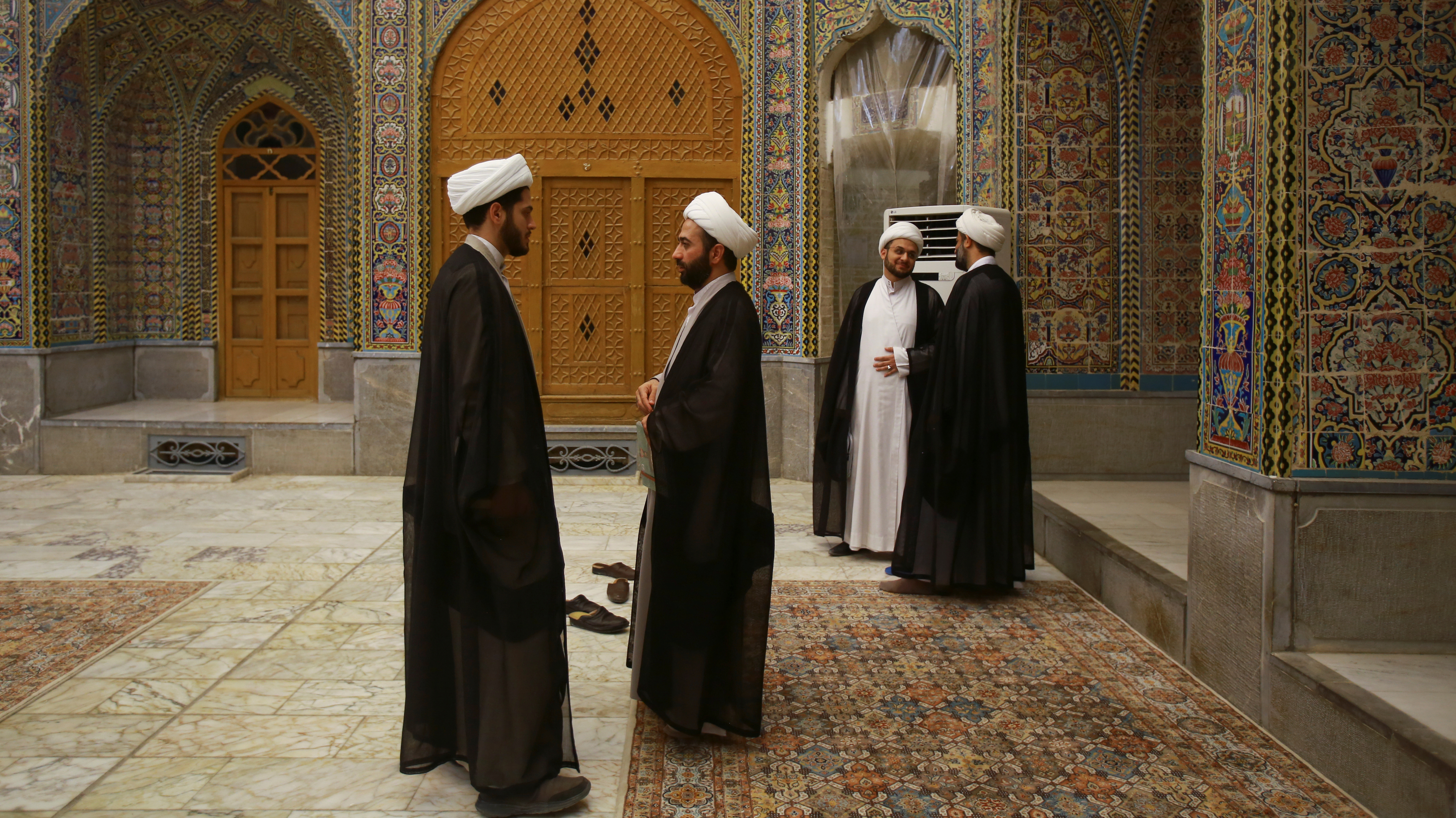 The Wider Image: A look inside the "heart of society" for Iraq's Shi'ites