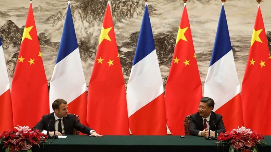 French President Emmanuel Macron (L) and Chinese President Xi Jinping attend a press conference in Beijing on January 9, 2018. Photo: AFP/Ludovic Marin