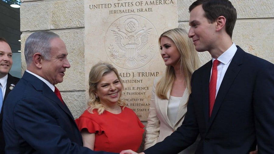 Trump's son-in-law and Senior Advisor Jared Kushner (R) and Israel's Prime Minister Benjamin Netanyahu (L) shake hands at the opening of the US embassy in Jerusalem on 14 May 2018 [Israel Press Office /Handout/Anadolu Agency]