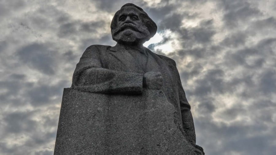 Karl Marx Monument in Moscow, inscribed with the words "Workers of the World Unite!" Photo: iStock