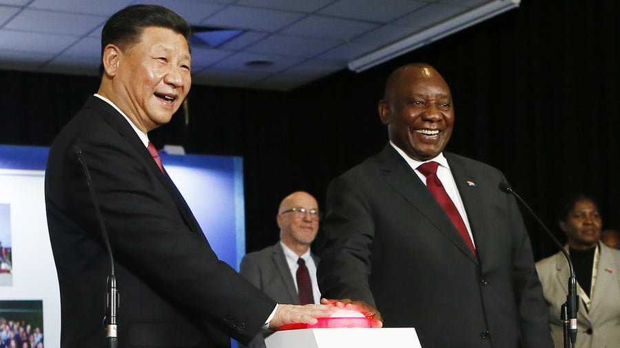Xi Jinping and Cyril Ramaphosa at The Council for Scientific and Industrial Reasearch (CSIR) in Pretoria on July 24, 2018 © Phill Magakoe / AFP