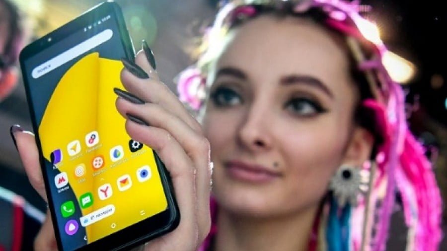 Smartphone Wars: Yandex & Huawei Challenge Western Monopolies