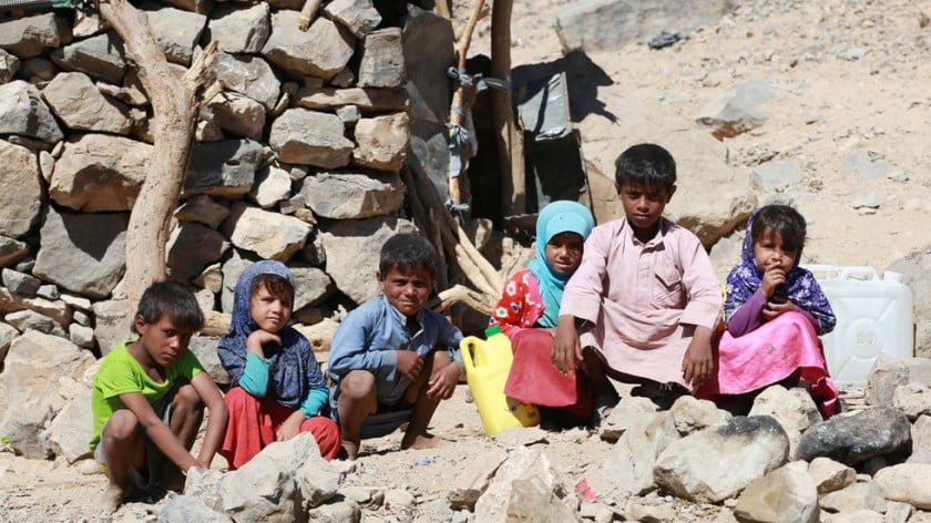 Displaced Yemeni kids © Reuters / Ali Owidha