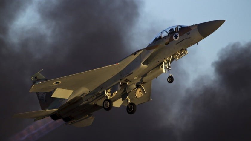 An Israeli air force F-15 fighter jet © Reuters / Amir Cohen