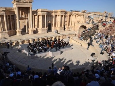 In 2016, Russia offered a concert in the great theater of Palmyra where, after the genocide of the Yazidis, Daesh had publicly assassinated "enemies of God". Civilization is back.
