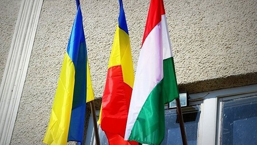 Украинцы румыния. Румыния Украина. Флаг Украины и Румынии. Украина Польша Румыния. Венгрия и Румыния.