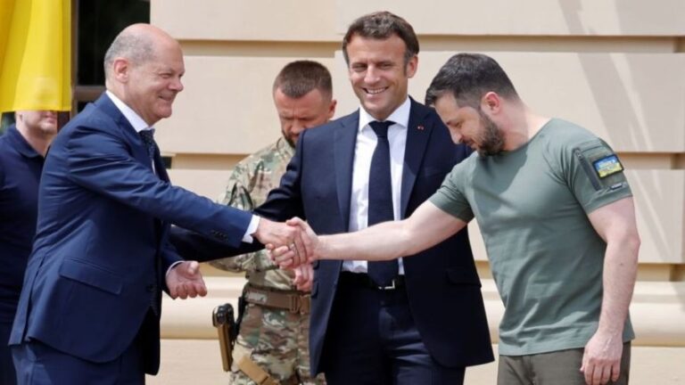 Dumb and Dumber. Scholz and Macron Have a Plan to Bring Peace to Ukraine